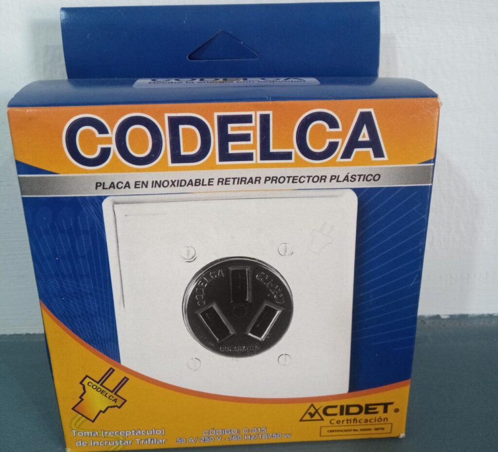 tomacorriente trifilar